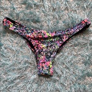 Thong bikini bottoms